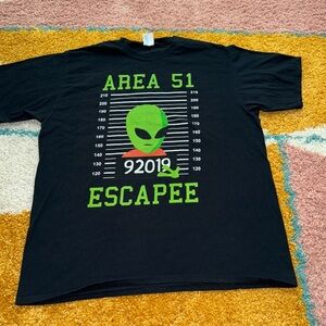 Area 51 Escape T-Shirt | Funny Alien Mugshot | Sci-Fi Graphic Tee Size XL